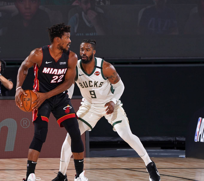 雄鹿队主场大胜热火队迎来五连胜 雄鹿队主场大胜热火队迎来五连胜