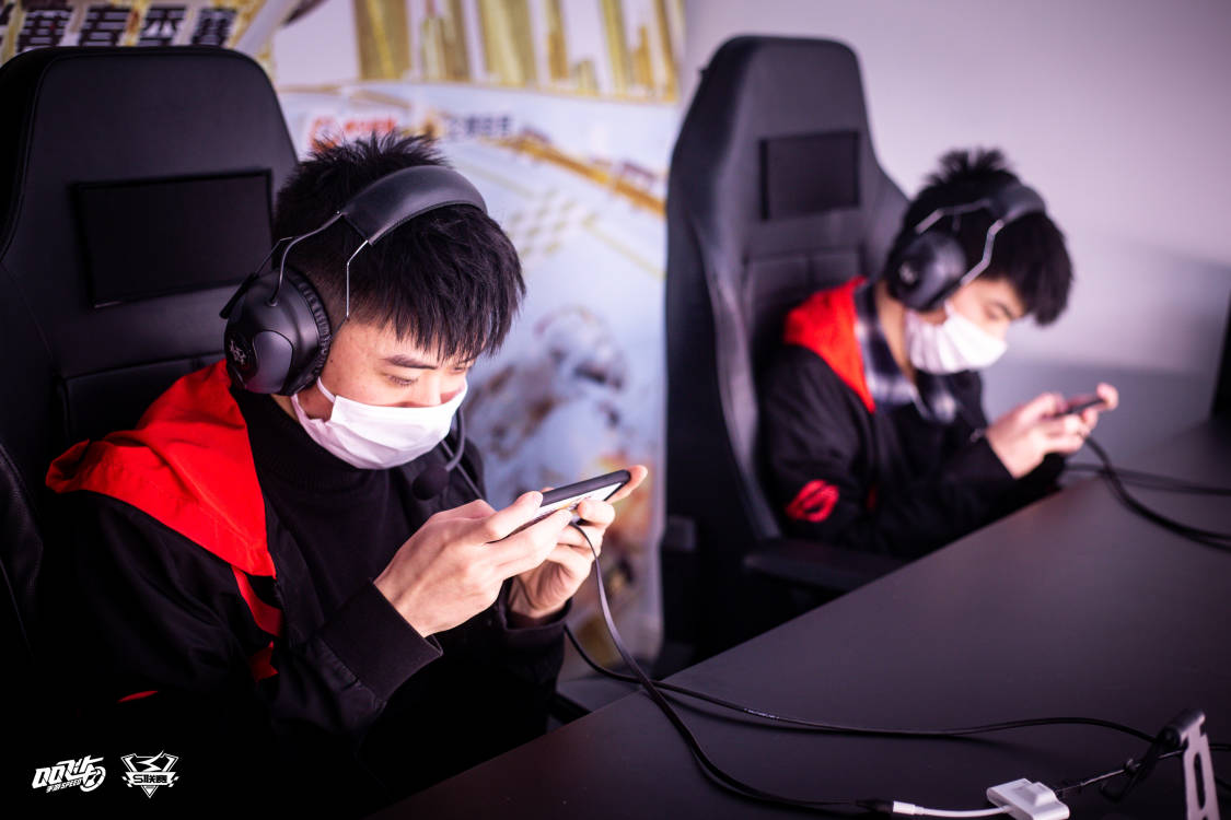 包含强者之战，胜者继往开来战胜对手的词条